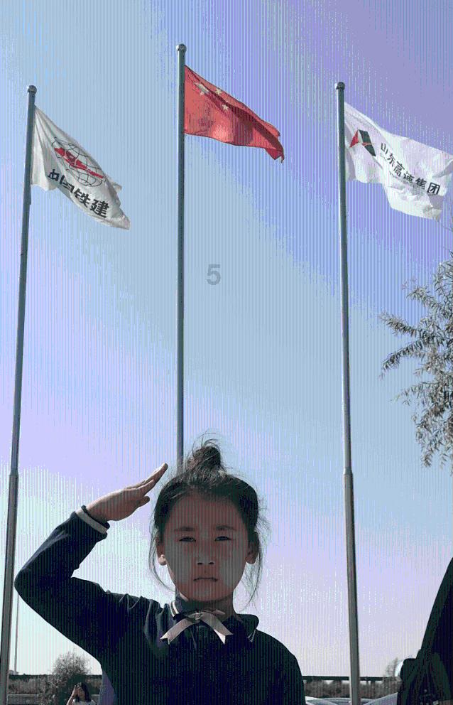 当年,江苏小伙救溺水女孩,拒收红包,为何一年后将她告上法庭?