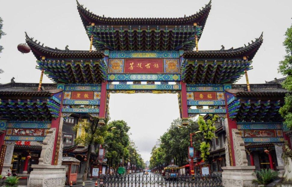 逃出昏暗的地下室